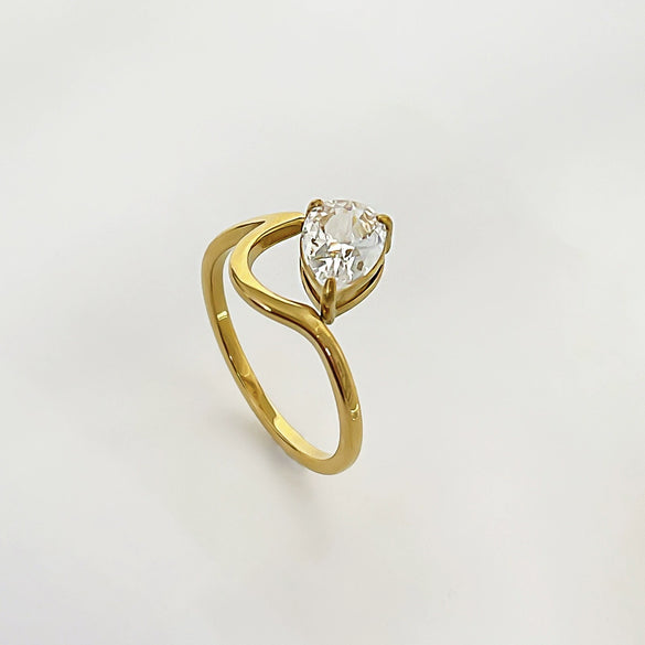 Geometric Stainless Steel And Zircon Inlaid Electroplated 18K Gold Waterproof Colorretaining Fashion Allmatch Ring For Women