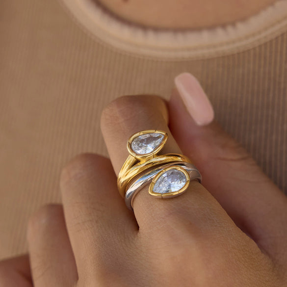 Geometric Stainless Steel Ring For Women With Ribbed Edge Zircon Accent And Pvd Vacuum Gold Plating