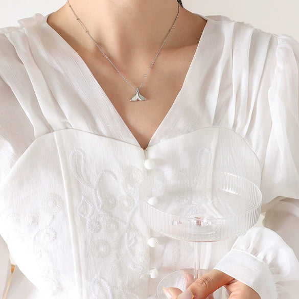 Geometric Titanium Steel Pendant Necklace With White Seashell Inlay Electroplated Fashion Accessories