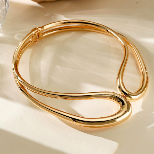 Geometric Zinc Alloy Choker Necklace With Smooth Circular Ring Links Hollow Design And Electroplated Finish