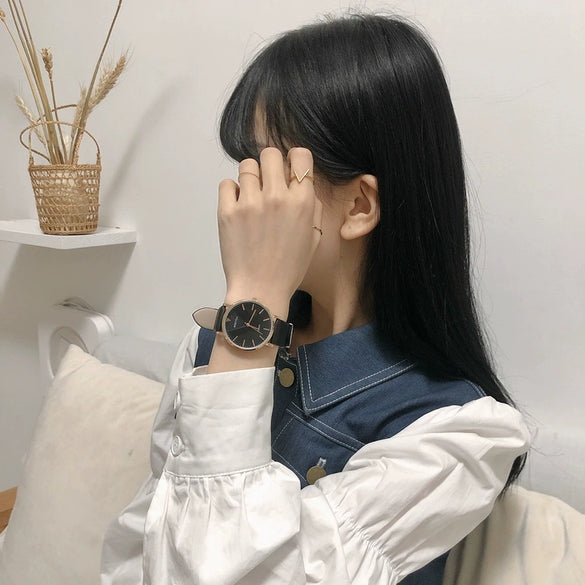 Girls Retro Artistic Quartz Watch Alloy Case Pu Strap Round Dial