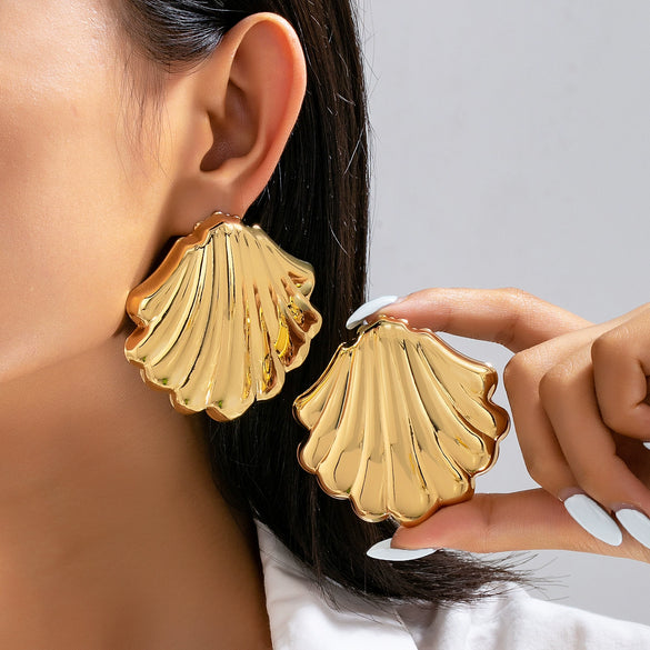Gold Plated Metal Seashell Statement Earrings For Women With Retro Floral Design And Stainless Steel Ear Pins