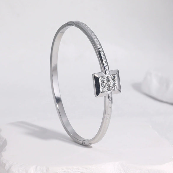 Gold Plated Stainless Steel Bracelet For Women With Geometric Diamond Encrusted Design And Non Fading Light Luxury Style