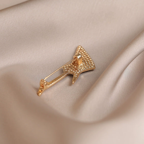 Guitar Antiglare Alloy Brooch For Women With Electroplating And Minimalist Style