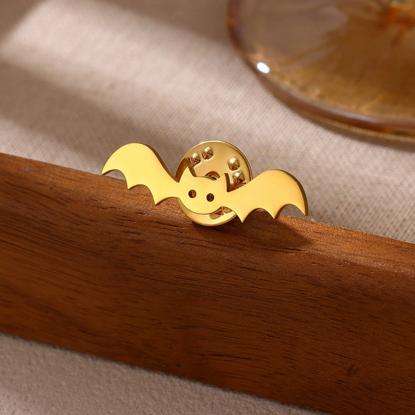 Halloween Bat Brooch Pin Electroplated Stainless Steel Animal Badge For Women Cute Dualpurpose Fashion Accessory