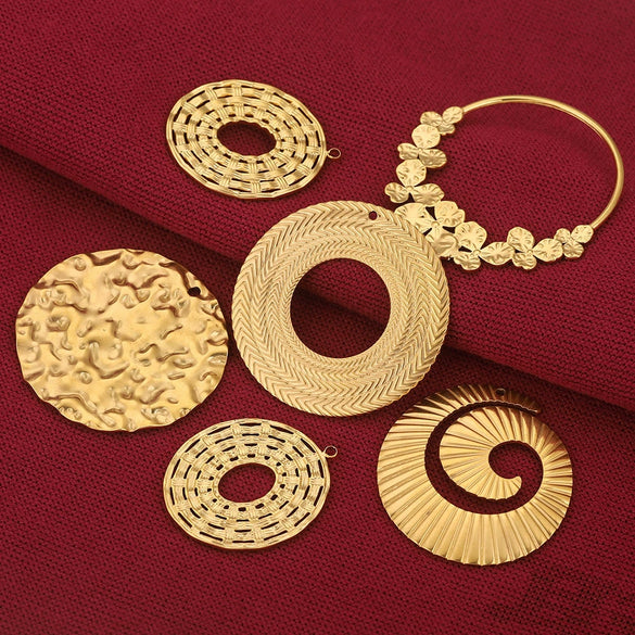 Handmade Jewelry Accessories Stainless Steel Round Pendant With Love Garland Design Electroplated