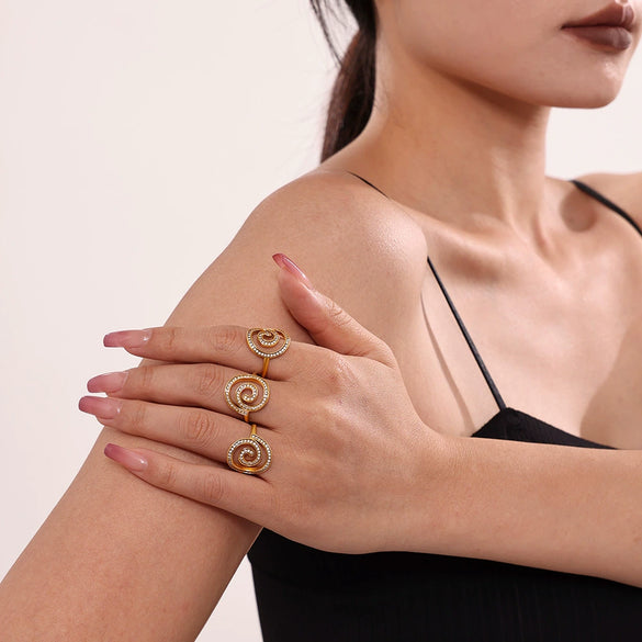 Handmade Swirl Zircon Side Opening Stainless Steel Pvd Plated 18K Gold Finger Ring Geometric Design For Women