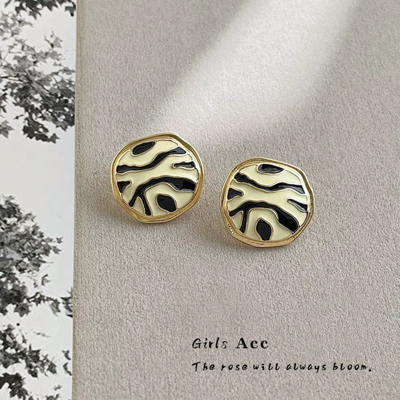 High End Retro Geometric Round Copper Earrings For Women With Black And White Striped Enamel Look Electroplated Finish