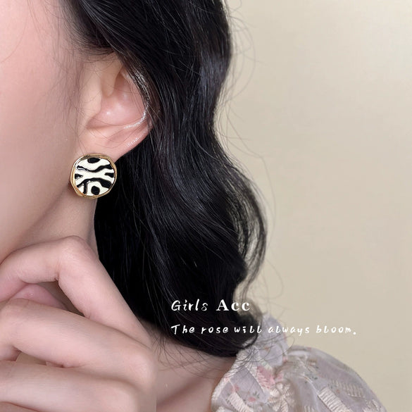 High End Retro Geometric Round Copper Earrings For Women With Black And White Striped Enamel Look Electroplated Finish