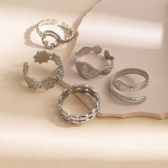 High Grade Retro Niche Design Titanium Steel Geometric Hollow Finger Ring With Electroplating For Women