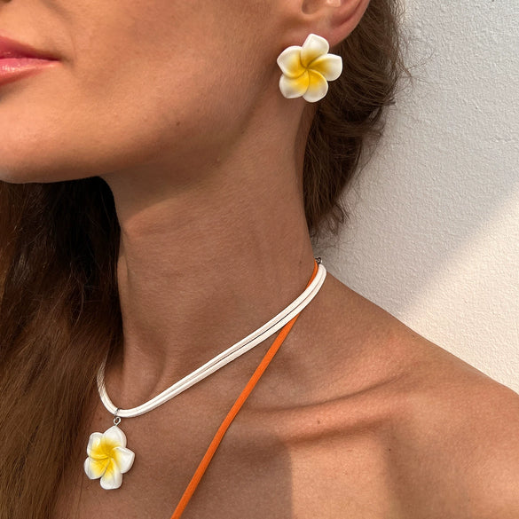 Jewelry Acrylic Dopamine Plum Pendant Necklace With Electroplating Flower Design Clavicle Chain For Women