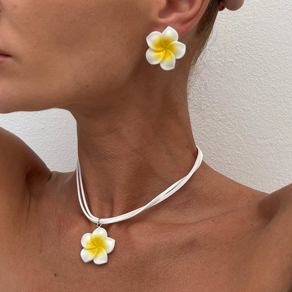 Jewelry Acrylic Dopamine Plum Pendant Necklace With Electroplating Flower Design Clavicle Chain For Women