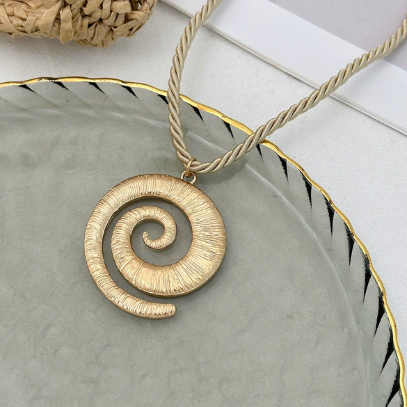 Jewelry Alloy Conch Pendant Necklace Sweet Style Animal Zodiac Geometric Electroplating For Women