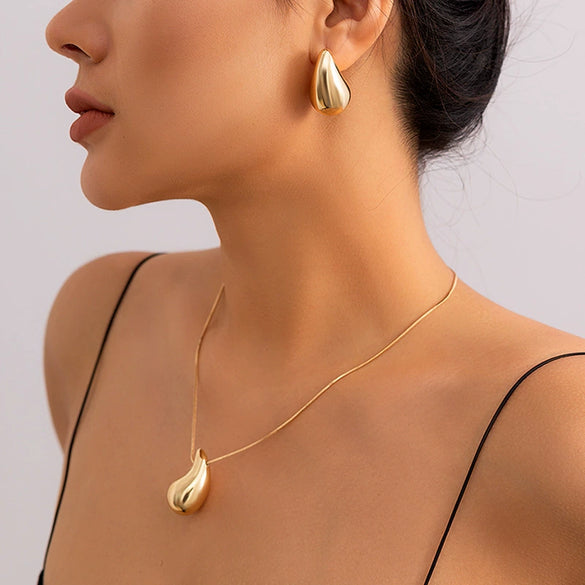 Jewelry Alloy Geometric Comma Water Drop Pendant Necklace With Electroplating And Snake Bone Chain For Women