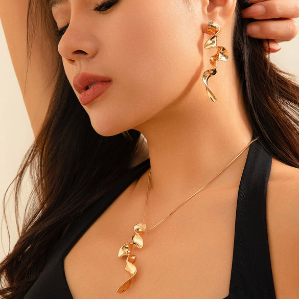 Jewelry Alloy Geometric Twisted Design Electroplating Necklace For Women