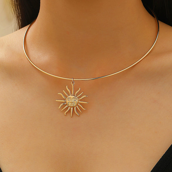 Jewelry Alloy Heart Shape Flower Hollow Retro Exaggerated Women's Short Necklace Collar