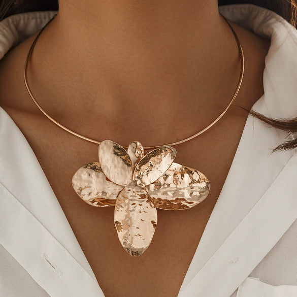 Jewelry Alloy Irregular Petal Clavicle Chain With Flower Design And Electroplating