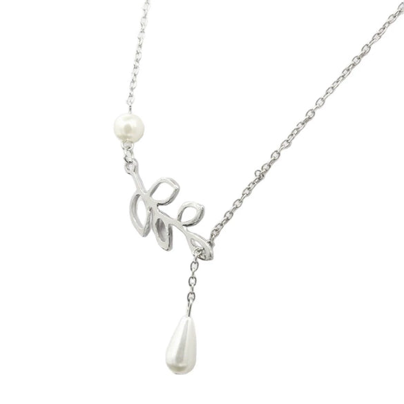 Jewelry Alloy Leaf Pendant Women's Necklace With Electroplating And O Word Chain