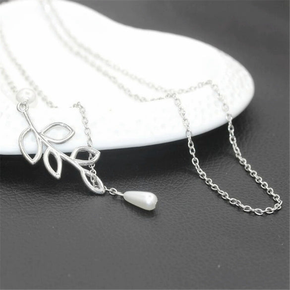 Jewelry Alloy Leaf Pendant Women's Necklace With Electroplating And O Word Chain