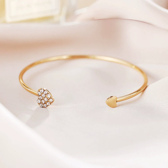 Jewelry Alloy Love Heart Bracelet With Electroplating Treatment
