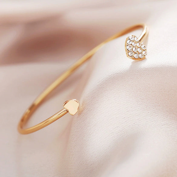 Jewelry Alloy Love Heart Bracelet With Electroplating Treatment