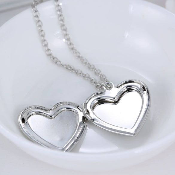 Jewelry Alloy Luminous Hollow Openable Heart Pendant O Chain Necklace For Women Electroplated Simple Geometric Style