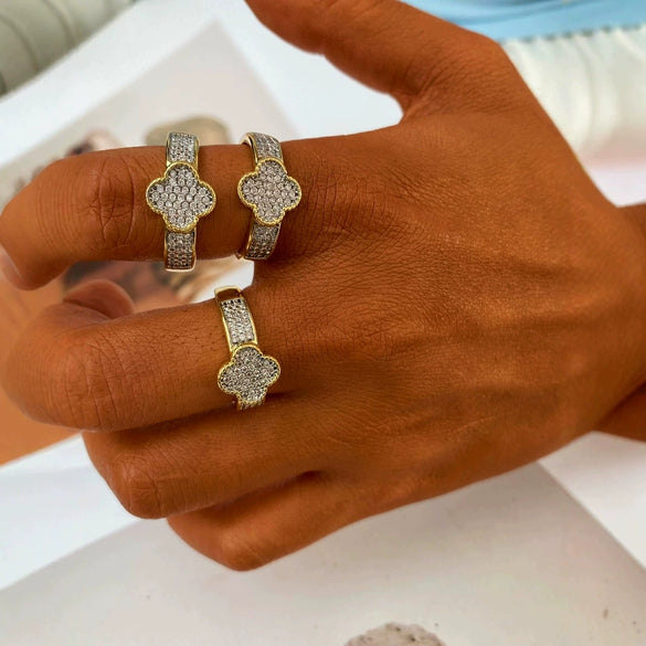 Jewelry Copper Cshaped Fourleaf Clover Twocolor Plating Zirconia Light Luxury