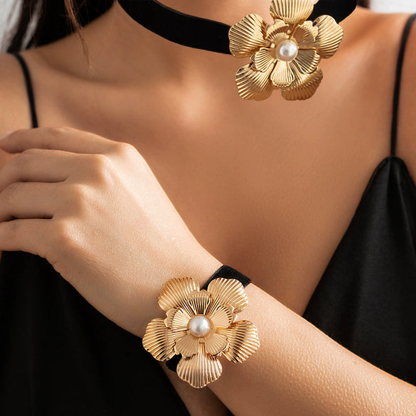 Jewelry Metal Rhinestone Imitation Pearl Flannel Choker Necklace With Geometric And Flower Pattern Electroplating For Women