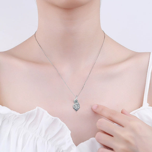 Jewelry S925 Sterling Silver Heartshaped Moissanite Pendant Necklace