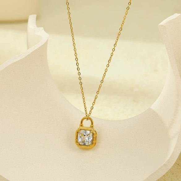 Jewelry Stainless Steel 18K Gold Plated Lockshaped Geometric Zircon Pendant Titanium Steel Necklace