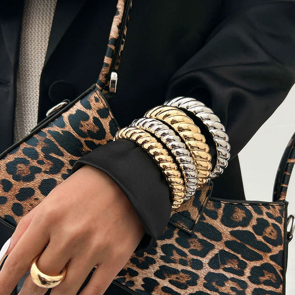 Jewelry Zinc Alloy Plain Ring Bracelet With Thread Texture And Electroplating