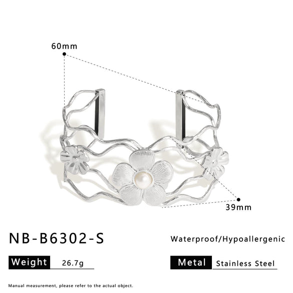18K Gold Plated Stainless Steel Cut Out Heart Open Bracelet With 18K Vacuum Plating In Furnace