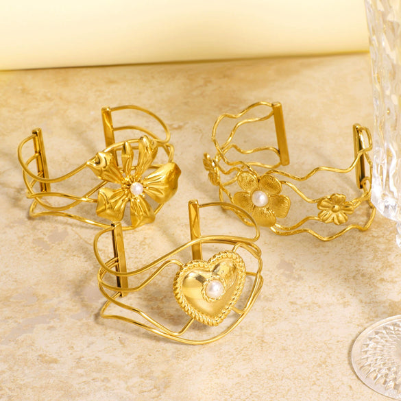 18K Gold Plated Stainless Steel Cut Out Heart Open Bracelet With 18K Vacuum Plating In Furnace