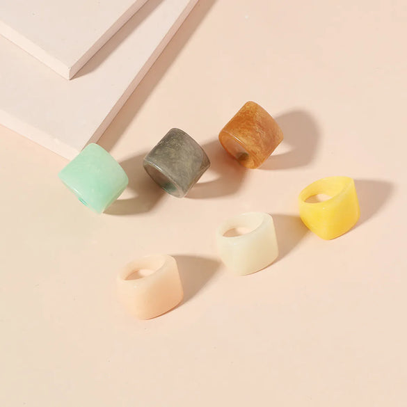 Korean Retro Resin Niche Design Index Finger Ring Fashion Temperament Simple Trend Acrylic Ring