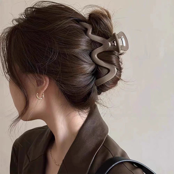 Ladies Acrylic Geometric Wave Hairpin With Baking Varnish Simple Cold Style