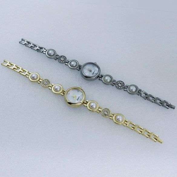 Ladies Alloy Bracelet Quartz Watch With Round Dial Fashion Style