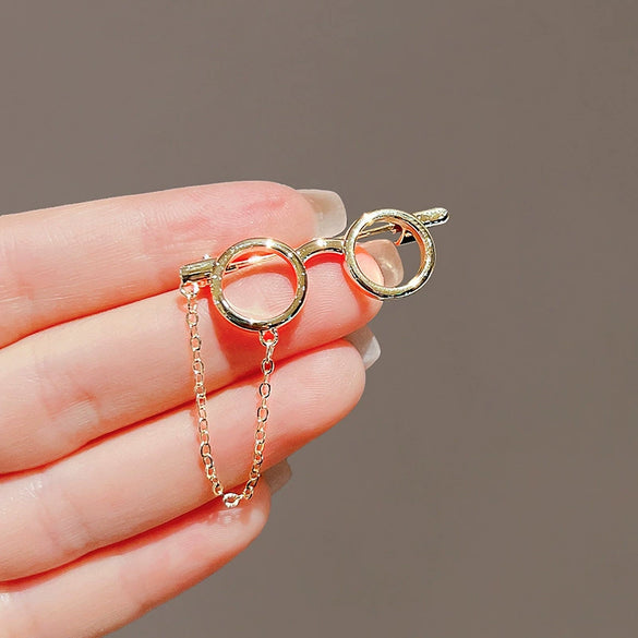 Ladies Alloy Cartoon Cute Glasses Style Electroplated Brooch Collar Pin Suit Antiexposure Buckle Pin Accessories