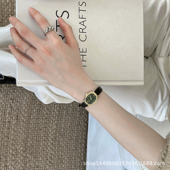 Ladies Alloy Case Oval Retro Leisure Watch