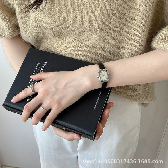 Ladies Alloy Case Oval Retro Leisure Watch