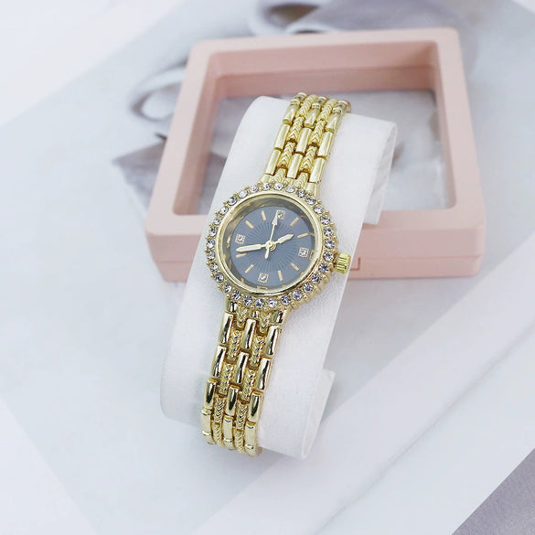 Ladies Alloy Casual Round Quartz Watch With Bracelet Style