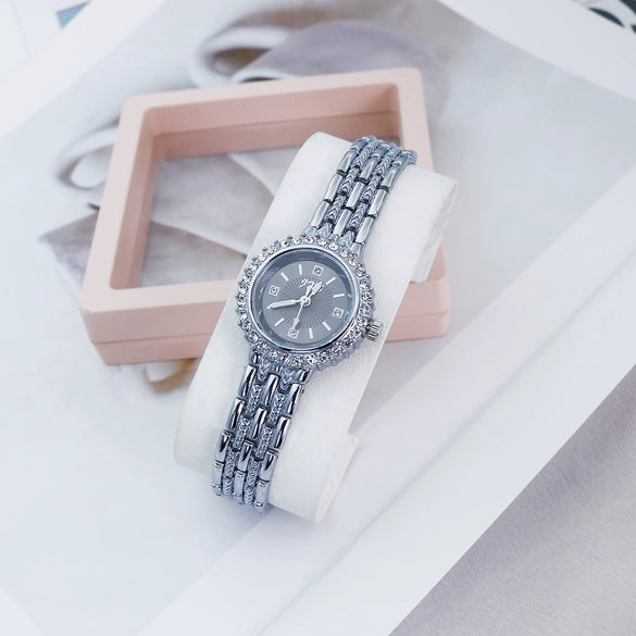 Ladies Alloy Casual Round Quartz Watch With Bracelet Style