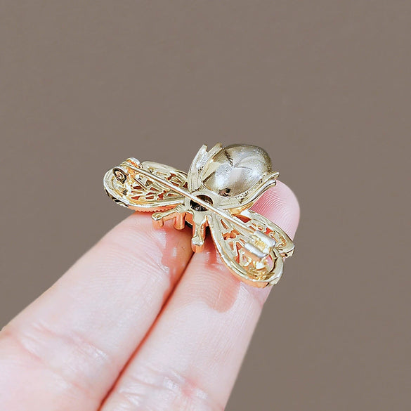 Ladies Alloy Flower Pattern Natural Style Electroplating Bee Brooch