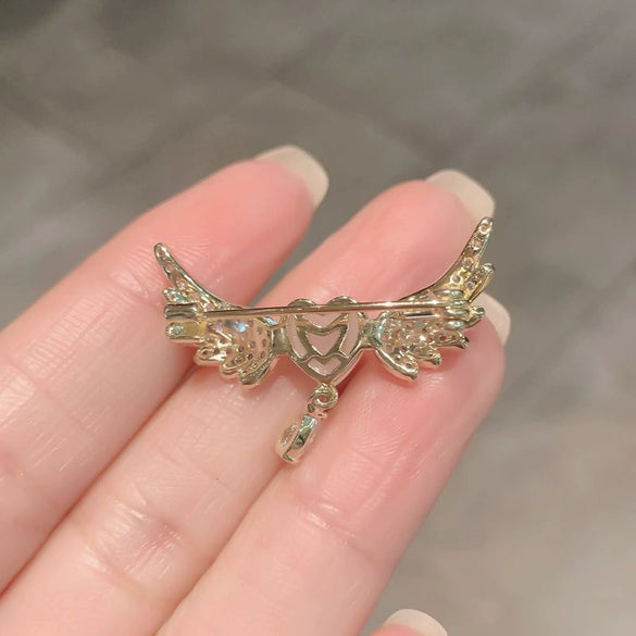 Ladies Alloy Heart Shape Electroplated Angel Wings Brooch Luxury Suit Accessories
