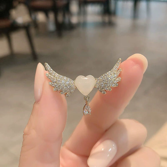 Ladies Alloy Heart Shape Electroplated Angel Wings Brooch Luxury Suit Accessories