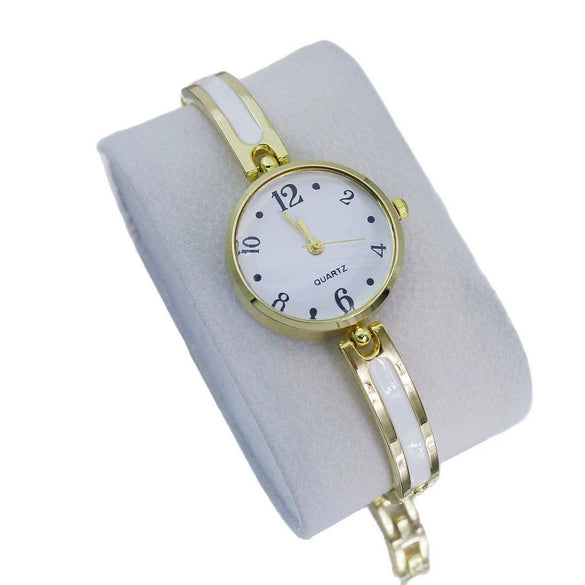 Ladies Alloy Quartz Bracelet Watch With Round Dial Fashion Style