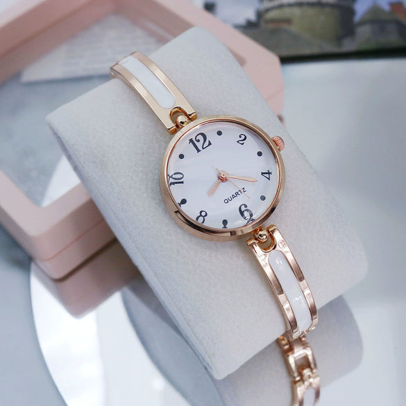 Ladies Alloy Quartz Bracelet Watch With Round Dial Fashion Style