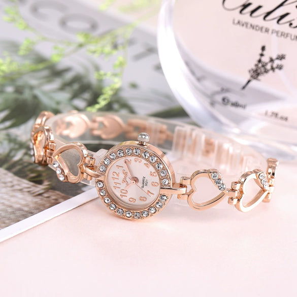 Ladies Alloy Quartz Watch With Peach Heart Bracelet Leisure Style
