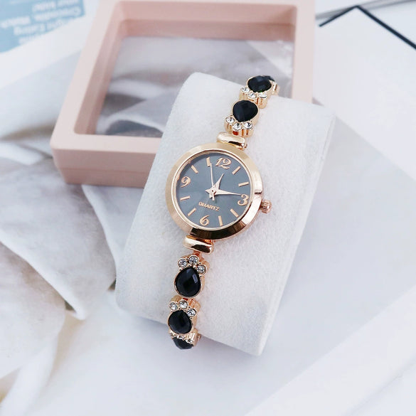 Ladies Alloy Round Dial Fashion Cat's Claw Diamond Bracelet Watch