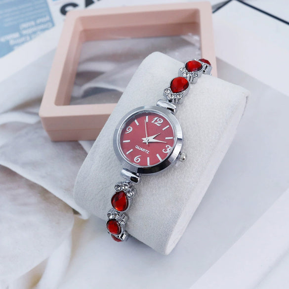 Ladies Alloy Round Dial Fashion Cat's Claw Diamond Bracelet Watch
