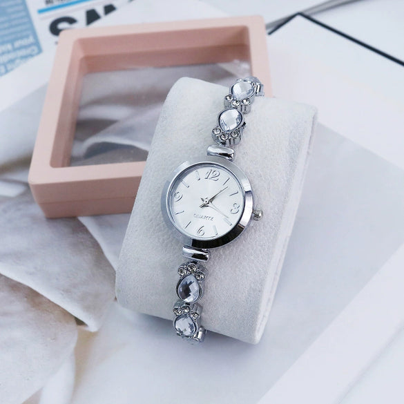 Ladies Alloy Round Dial Fashion Cat's Claw Diamond Bracelet Watch